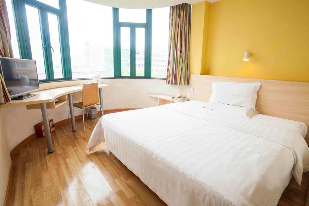 7Days Inn Guangzhou Gangding Longkou XI Road Room photo